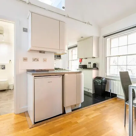 Beautiful 1 Bedroom penthouse Flat